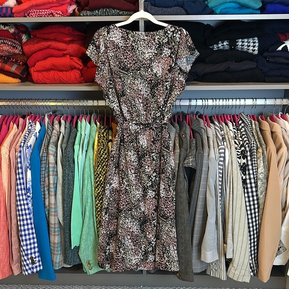 Loft black/pink/white floral split sleeve belted elastic waistband dress size S - Picture 3 of 3